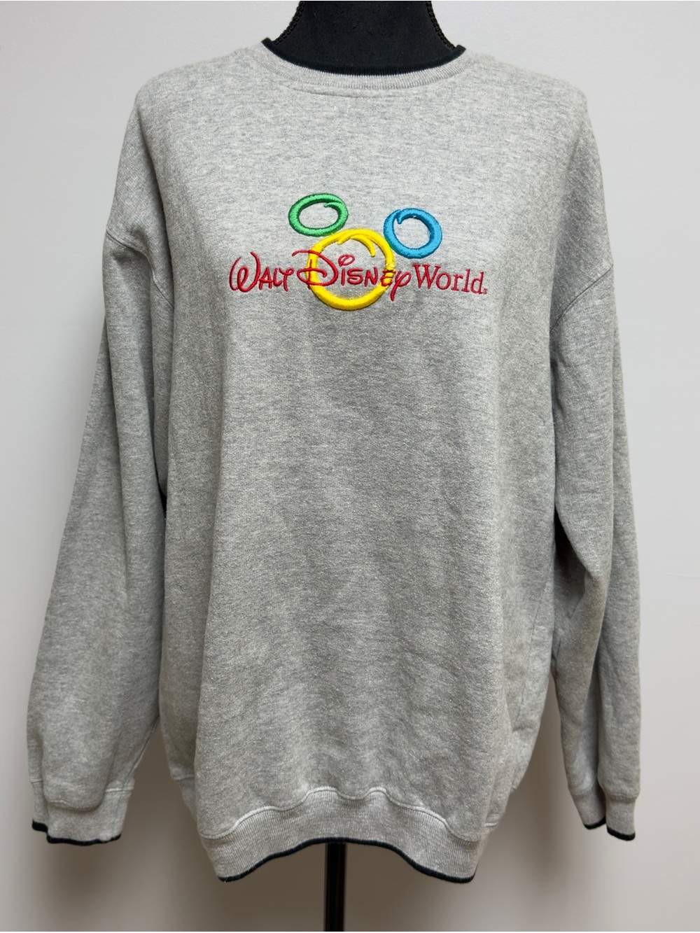 Vintage Walt Disney World Crewneck Sweatshirt Gray Embroidered Mickey Mouse L